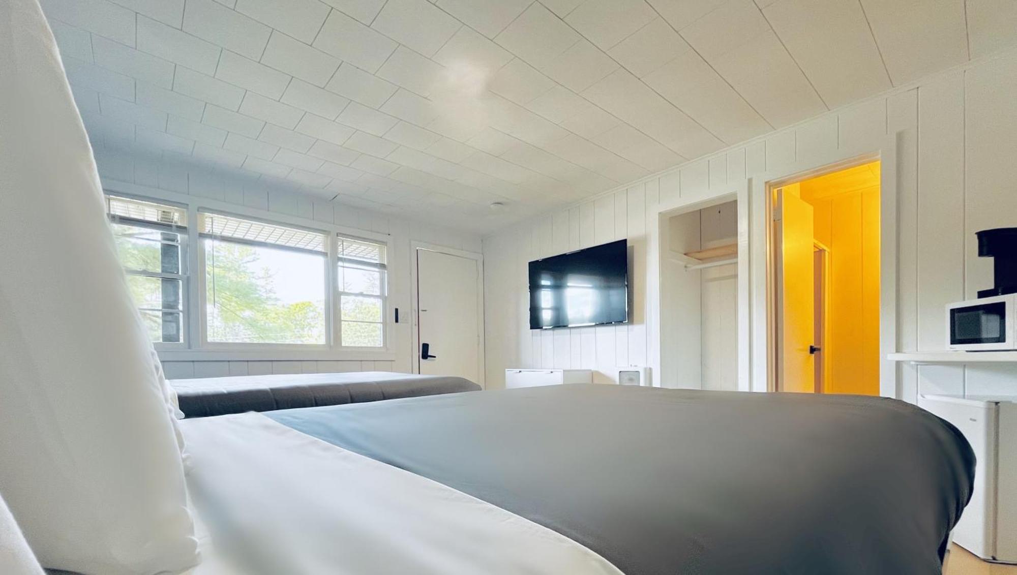 Motel Luzerne Lake Luzerne Екстериор снимка