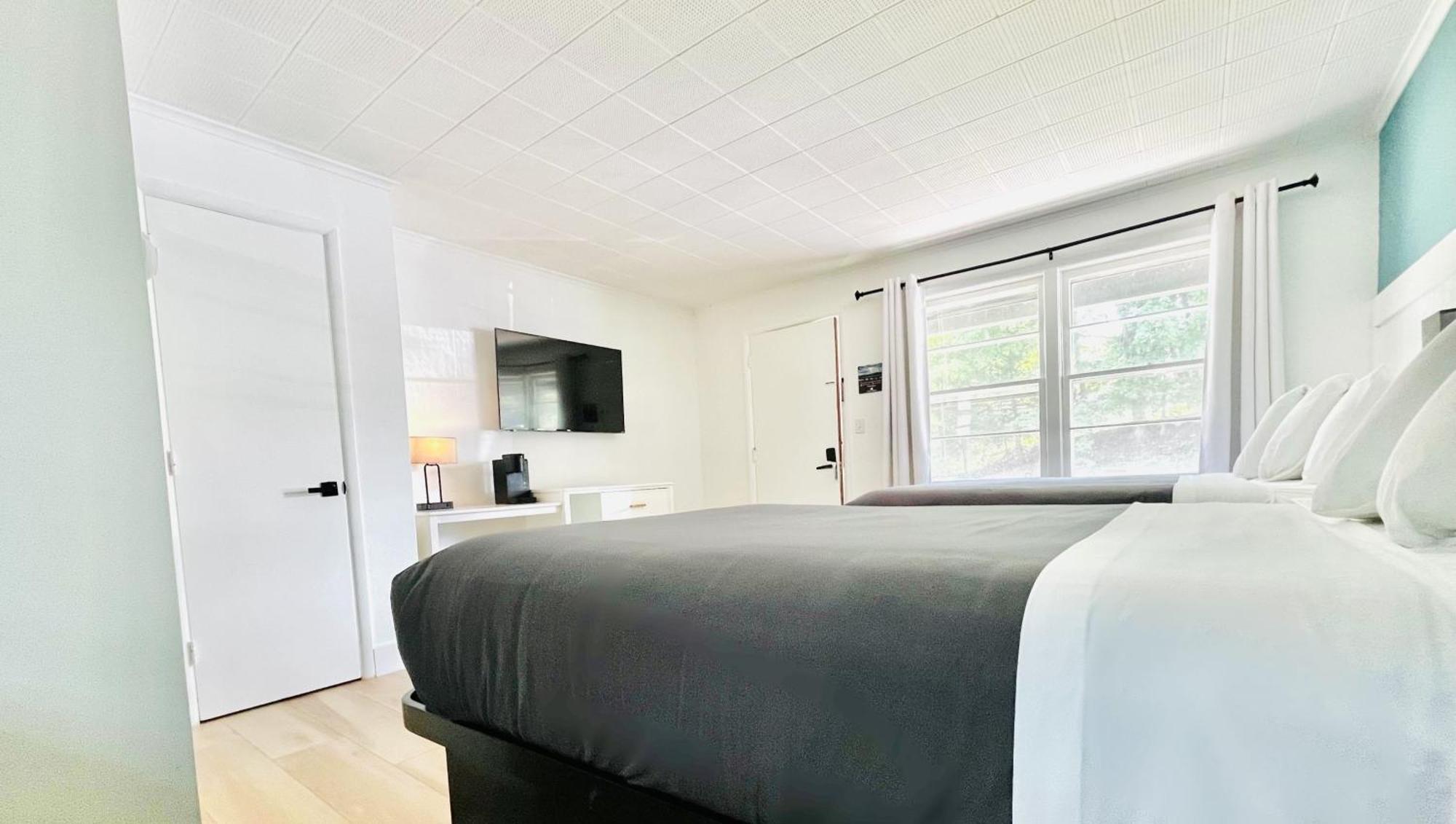 Motel Luzerne Lake Luzerne Екстериор снимка
