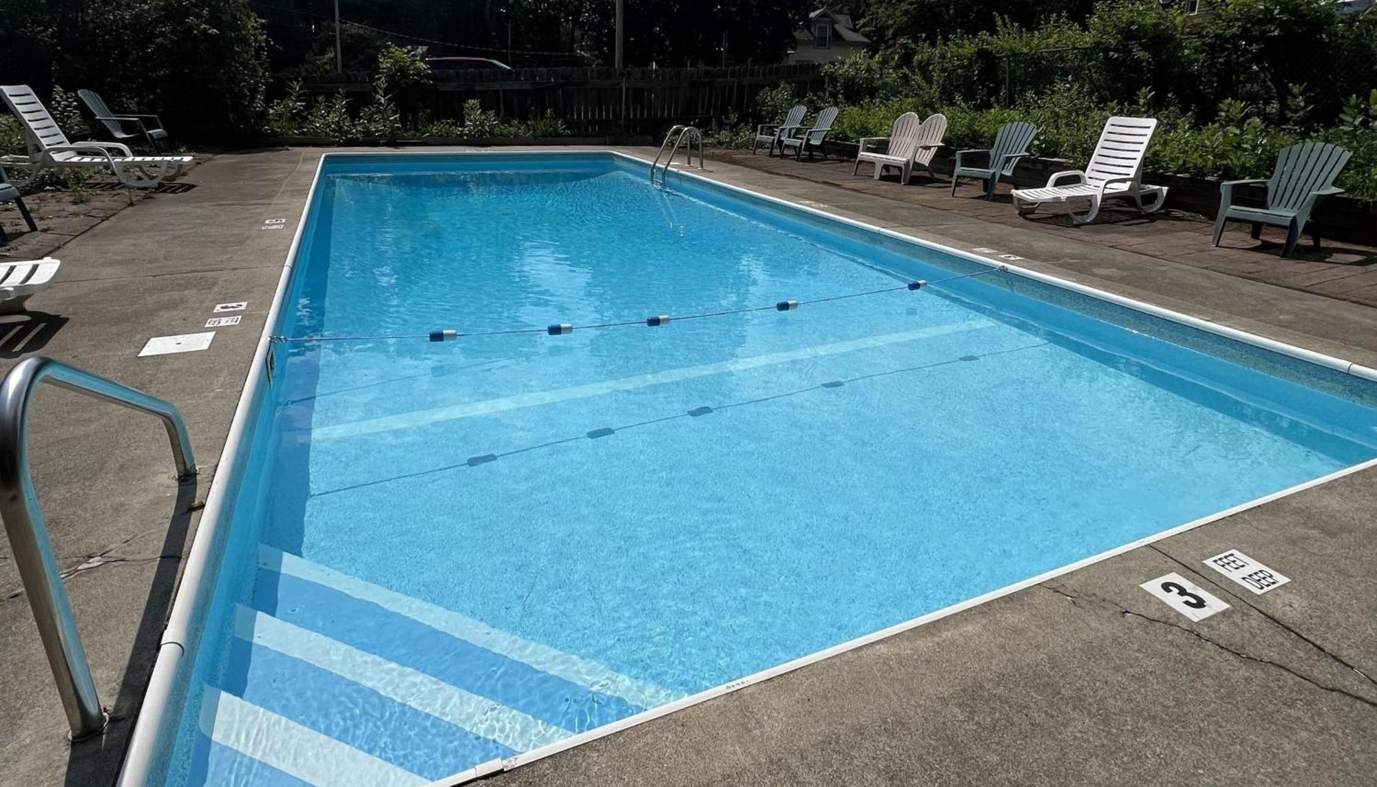 Motel Luzerne Lake Luzerne Екстериор снимка